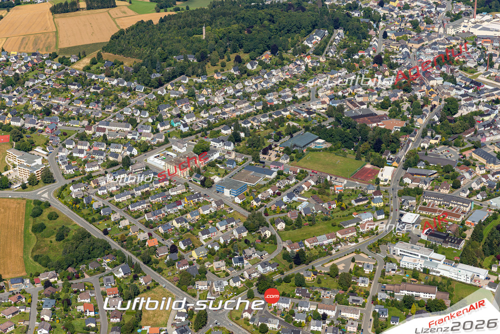 Das Luftbild der Stadt Helmbrechts wurde 2021 vom Flugzeug heraus erstellt (keine Drohne) Aufnahmehöhe ca.450 Meter- hohe Bildauflösung und Druck-Qualität garantiert!