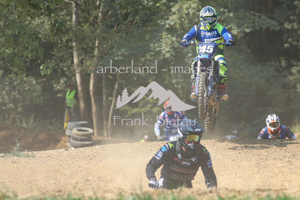 OE7A9613 | Medien- Sport- Entertainmentfotos