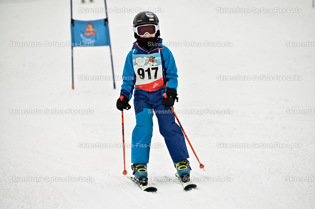 SRF_20.02.2026_1213 | Skirennfotos,Serfaus,Fiss,Ladis,Kinderskirennen,Winter,Tirol,Oberland,skirace,SFL,feelfree,weil wir's genießen,ski,Ski,skifahren,Sonnenplateau, - Realisiert mit Pictrs.com