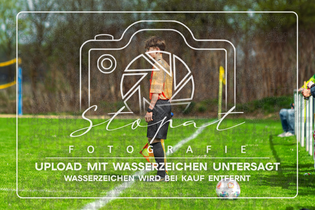 DZC_0833-Verbessert-RR | Alexandru Timosenco (Schiedsrichterassistent) beim Herren Kreisliga HK Spiel zwischen FG Fulde-Stellichte und TSV Wietzendorf im Fulder Zentralstadion, Fulde (Simon Paul Stopat) - Realisiert mit Pictrs.com
