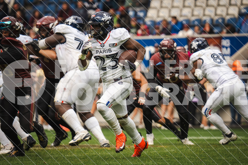 GER Rhein Fire vs. Paris Musketeers, Football, European League of Football, Spieltag 4, Saison 2025, 08.06.2025 | GER Rhein Fire vs. Paris Musketeers, Football, European League of Football, Spieltag 4, Saison 2025, 08.06.2025Foto: Fabian Friese - Realisiert mit Pictrs.com