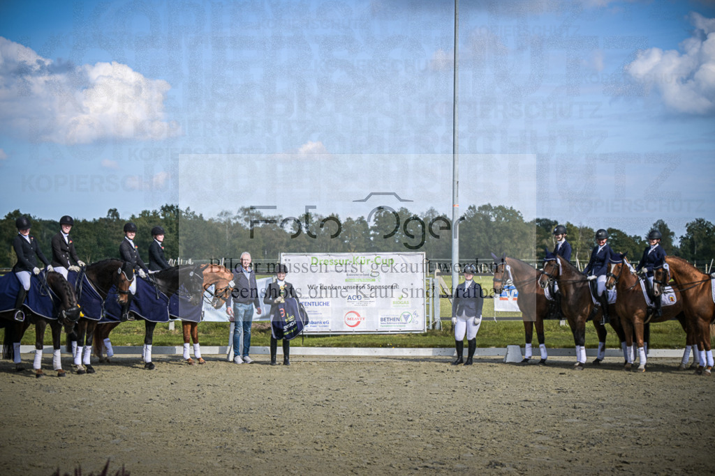 DOS_0089 | Entdecke hochwertige Reitturnierfotos von Foto Oger. Professionell, emotional und authentisch – jetzt Lieblingsmomente im Shop bestellen.Deutschlandweite Turnierfotografie. - Realisiert mit Pictrs.com
