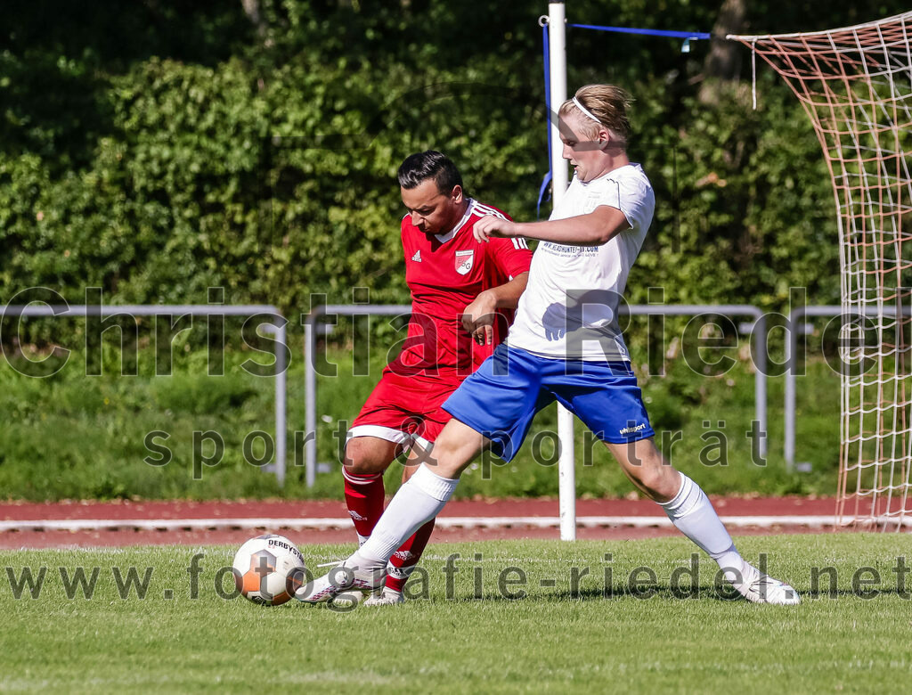 2023-08-19_094_SG_Markt_Schwaben_II_gegen_TSV_Ottobrunn_III | Markt Schwaben, Deutschland, 19.08.2023:
Fußball, C-Klasse 2023 / 2024, 1. Spieltag, (SG) Markt Schwaben II gegen TSV Ottobrunn III, Endergebnis: 0:4

Sadik Hetemaj (SG Markt Schwaben, #13), Nikolay Tretyakov (TSV Ottobrunn, #11)

Foto: Christian Riedel / fotografie-riedel.net