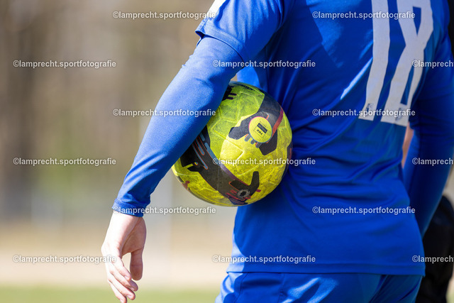 Fußball I Junioren I Saison 2025-2026 I DFB-Nachwuchsliga I 8. Spieltag I JFV Lübeck - 1. FC Magdeburg 193 | Symbolbild, Ball - Realisiert mit Pictrs.com