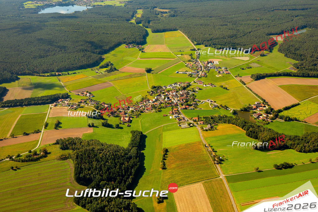 Das Luftbild zeigt : Fronau Roding - Die Luftaufnahme wurde 2023 vom UL-Flugzeug aus erstellt ( keine Drohne ) - Hochauflösende Luftaufnahme - Für grossformatige Ausdrucke geeignet. Die Geschenkidee !Mit Lizenz und Bildrechte bestellbar