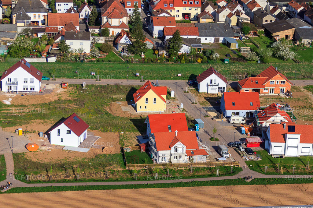 Luftbild: Neubaugebiet Unteres Rappenfeld im Ortsteil Mörlheim in Landau im Bundesland Rheinland-Pfalz in Deutschland. Foto: IMG_39427.jpg vom 09.04.2011 durch Werner Riehm/FLY-FOTO.de