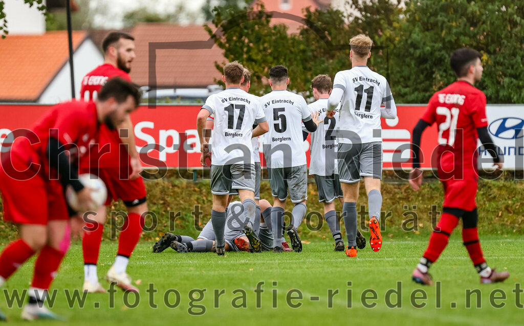2023-10-15_010_SV_Eintracht_Berglern_gegen_FC_Tuerkguecue_Erding | Berglern, Deutschland, 15.10.2023:
Fußball, Kreisklasse 2023 / 2024, 10. Spieltag, SV Eintracht Berglern gegen FC Türkgücü Erding, Endergebnis: 1:0

Jubel nach dem 1:0 durch Michael Faltermeier (SV Eintracht Berglern, #10)
Sebastian Hemauer (SV Eintracht Berglern, #17), Fabian Taubmann (SV Eintracht Berglern, #5), Maximilian Buchner (SV Eintracht Berglern, #2), Maurice Steck (SV Eintracht Berglern, #11)

Foto: Christian Riedel / fotografie-riedel.net