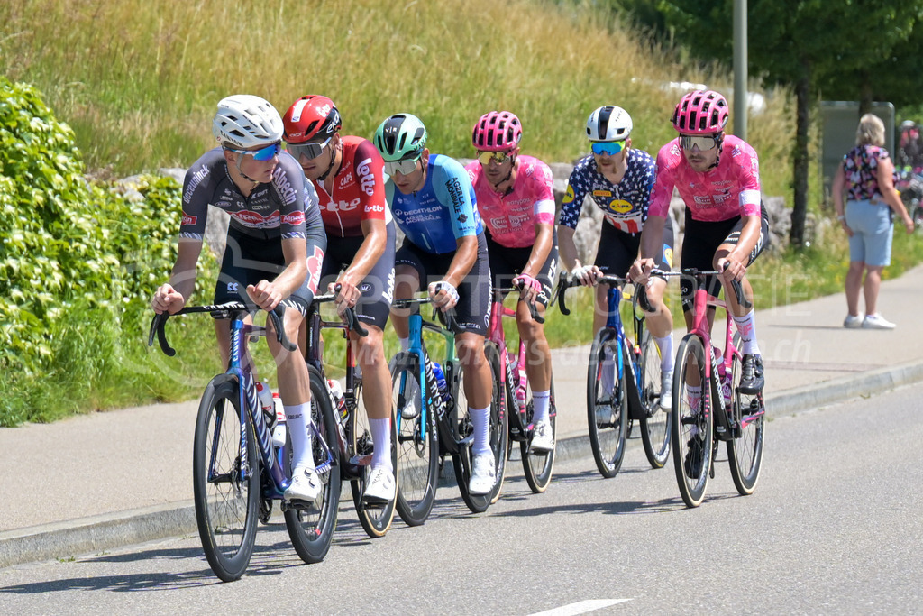 Tour de Suisse 2025 - 17. Juni 2025 | Tour de Suisse 2025Winterthurstrasse, NeftenbachAusreisssergruppe mit #107 Quinn Simmons, USA, LIDL-TREK, zweiter von rechts, dem späteren Etappensieger.Bild: Sportfotografie Markus Aeschimann | www.markus-aeschimann.ch - Realisiert mit Pictrs.com