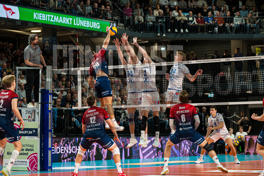 Volleyball I Herren I Saison 2025/2026 I Bundesliga I 5. Spieltag I SVG Lüneburg - VfB Friedrichshafen | CONTRAST ZERØ MEDIA - Realisiert mit Pictrs.com