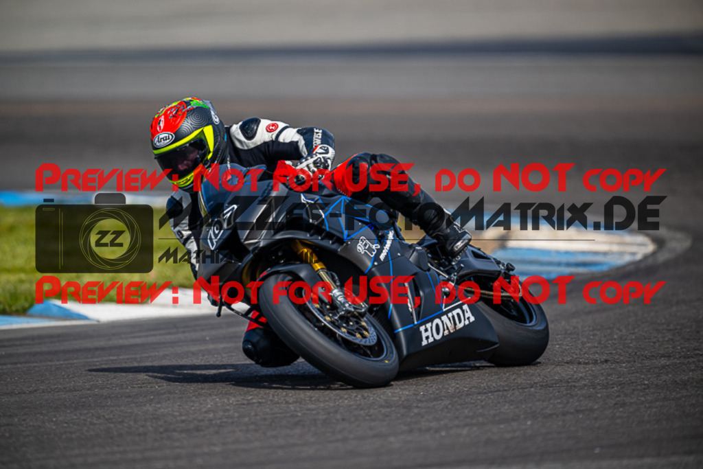 MaZZes_FotoMatrix_230410_8120 | ROT