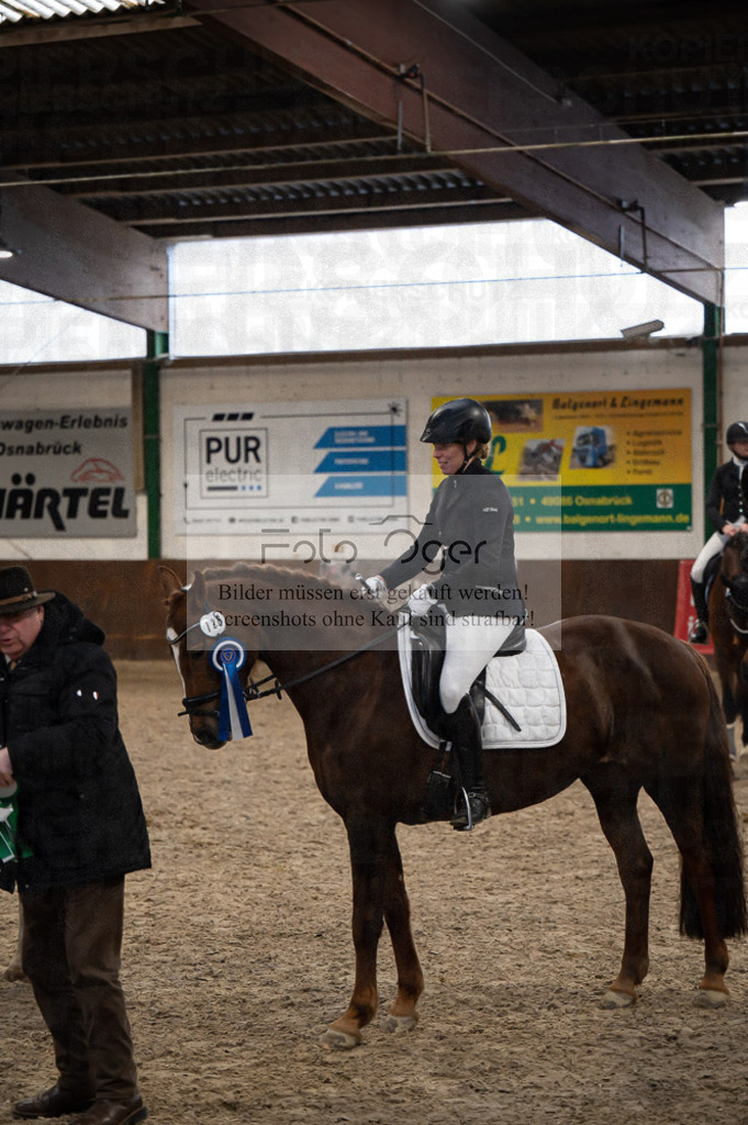 Hallenreittunier Voxtrup 2023 | Entdecke hochwertige Reitturnierfotos von Foto Oger. Professionell, emotional und authentisch – jetzt Lieblingsmomente im Shop bestellen.Deutschlandweite Turnierfotografie. - Realisiert mit Pictrs.com