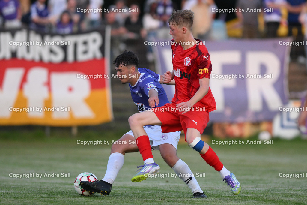 VfR Neumünster vs FC Kilia Kiel | Visar Mehmeti (VfR #7) vs Lucas Groß (Kilia #29) / Fußball-Oberliga Männer 2026/2027 / VfR Neumünster vs FC Kilia Kiel / Grümmi-Arena / Neumünster / 04.08.26 - Realisiert mit Pictrs.com