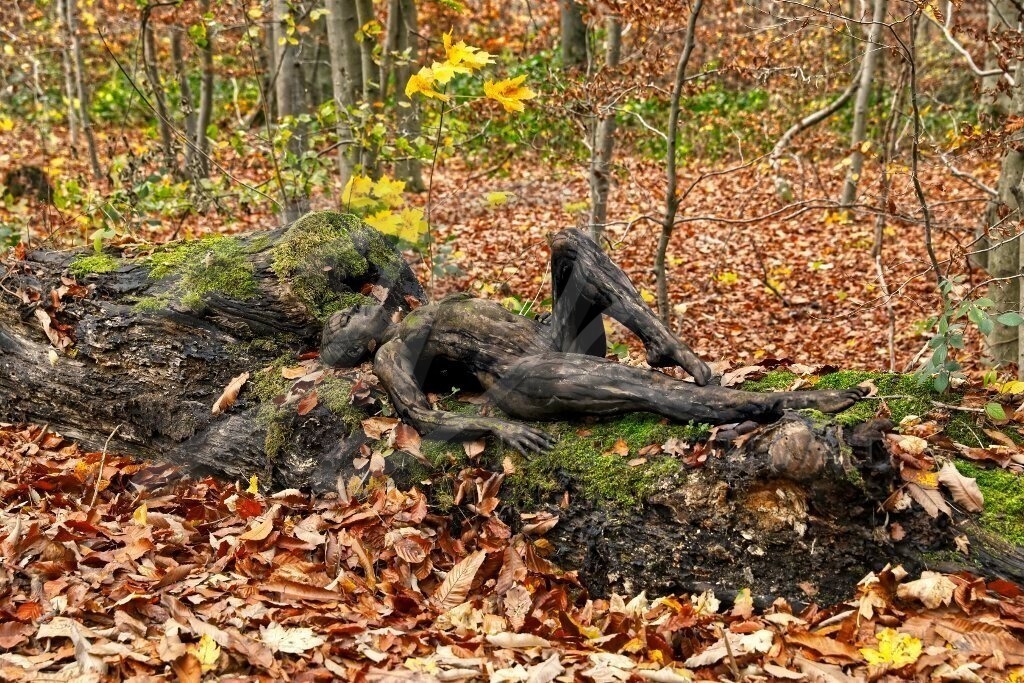 NatureArt-KLÜTLAUB_3258b | Den Fuß elegant aufgestellt | #007 | Modell: Tatjana Heinz | Foto: Tschiponnique Skupin - Realisiert mit Pictrs.com