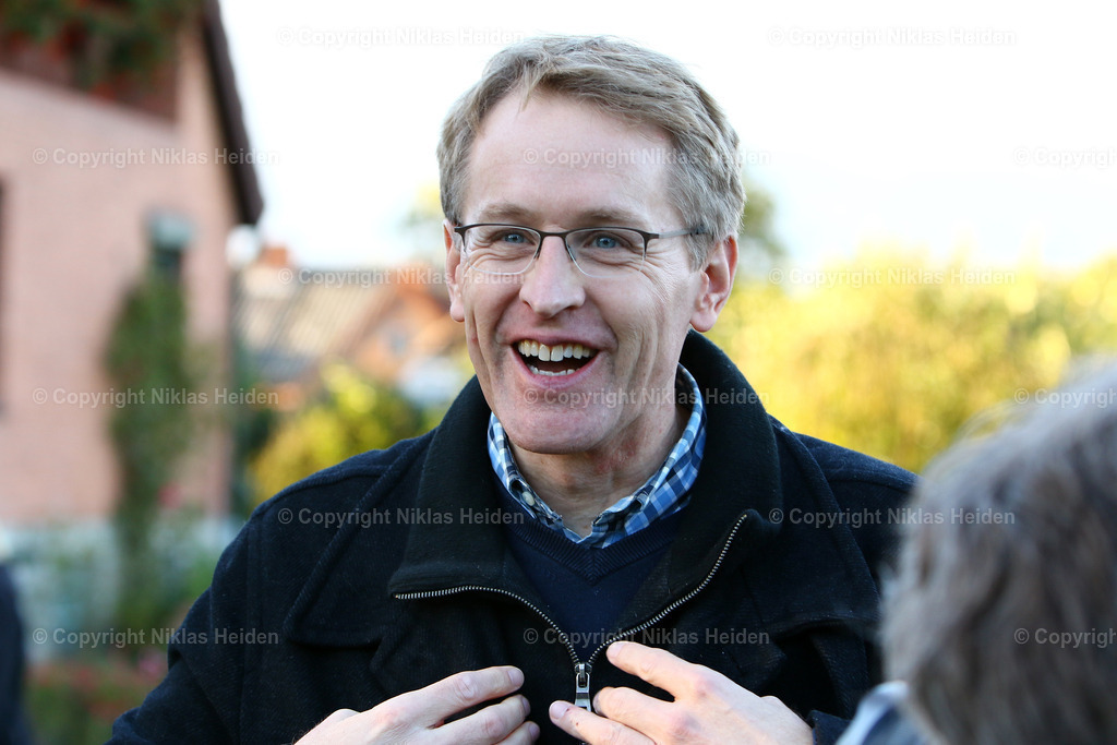 NH_HolsteinKiel_WillerWald_17102023 | Daniel Günther (Ministerpräsident, Schleswig-Holstein) pflanzt Bäume für die Aktion von "Willer Wald".