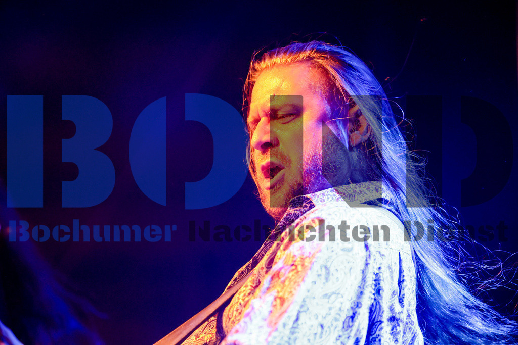 Purple Rising  {date} -  | {headline}(Foto: Sebastian Sendlak / BOND) - Realisiert mit Pictrs.com