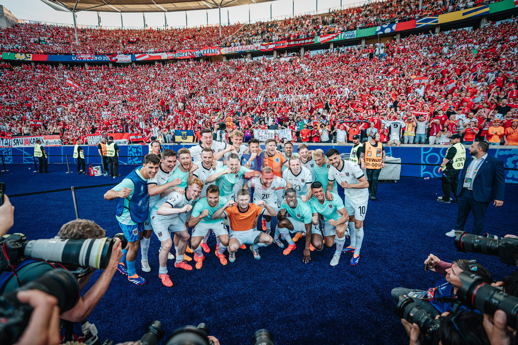 Fußball | Herren | UEFA-Fußball-Europameisterschaft 2024 | Gruppe D | Niederlande vs. Österreich | 25.06.2024 | Die Mannschaft aus Österreich feiert den Sieg