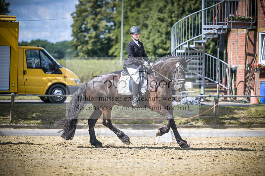 DOS_6869 | Entdecke hochwertige Reitturnierfotos von Foto Oger. Professionell, emotional und authentisch – jetzt Lieblingsmomente im Shop bestellen.Deutschlandweite Turnierfotografie. - Realisiert mit Pictrs.com