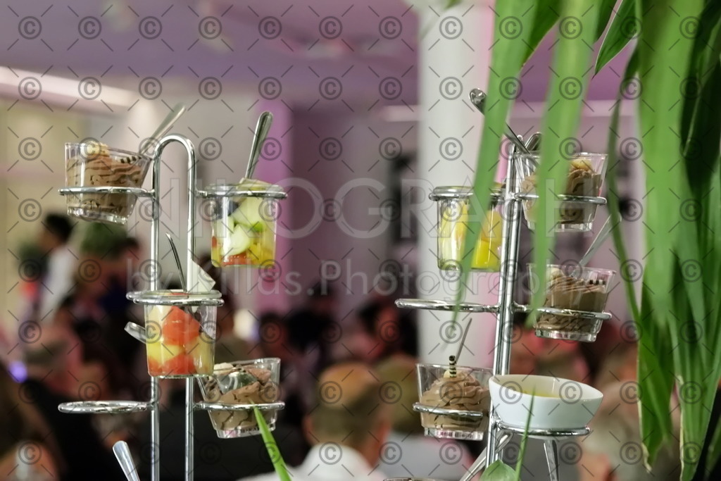 Nachtisch | Etagerie mit Nachtischgläsern.