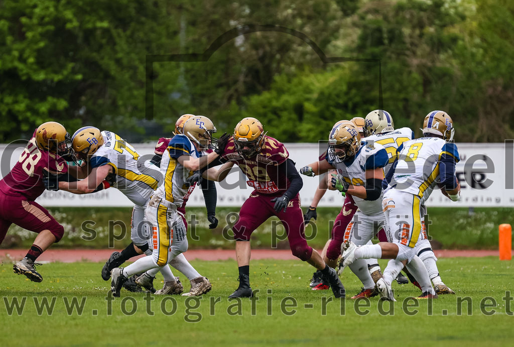 2022-04-30_075_Erding_Bulls_gegen_Regensburg_Phoenix | Erding, Deutschland, 30.04.2022:
Football, Regionalliga 2022, 1. Spieltag, Erding Bulls gegen Regensburg Phoenix

Foto: Christian Riedel / fotografie-riedel.net