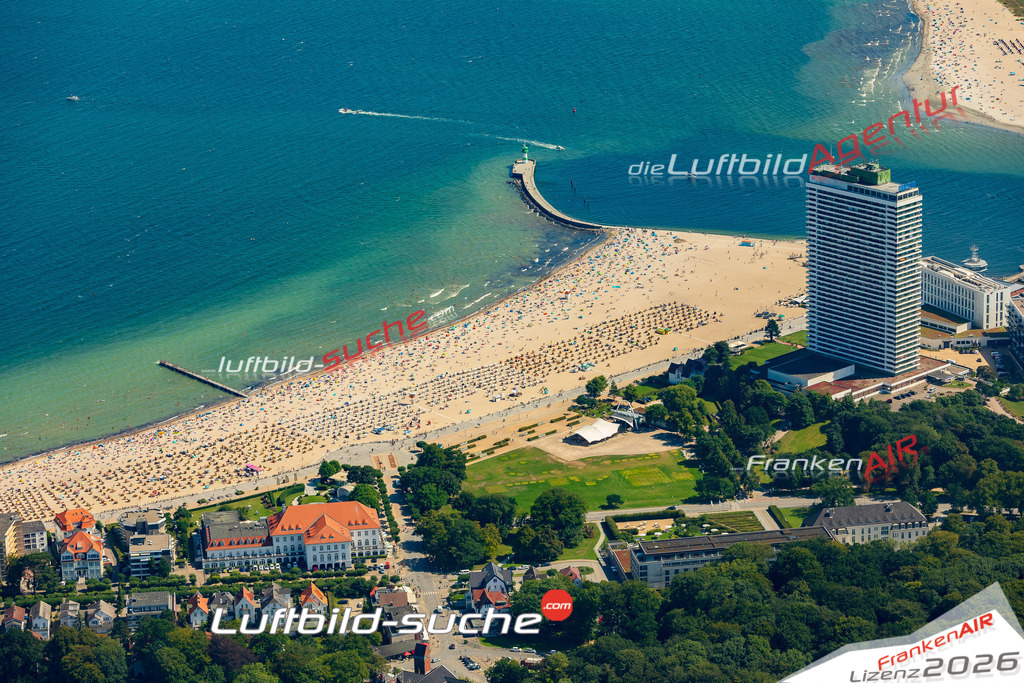 Schrägluftbild  Travemünde  Lübeck - Das Luftbild wurde 2025 vom UL-Flugzeug heraus erstellt (ohne Drohne- keine Drohnenaufnahme ) - Hochauflösende Luftaufnahme -Nicht vergleichbar mit Google Maps oder Satelittenbilder- Die Geschenkidee !Mit Lizenz und Bildrechte bestellbar