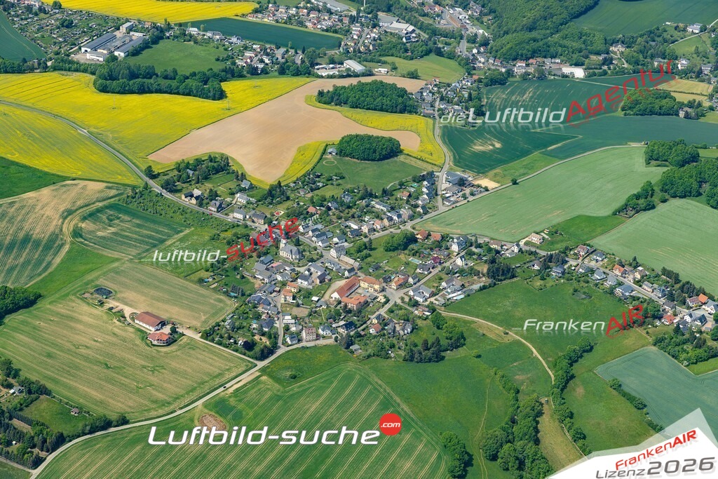 Die Luftaufnahme Reinsdorf - Greiz wurde 2022 vom Flugzeug aus (keine Drohne) erstellt. Hohe Auflösung -für große Poster und Wandbilder geeignet - Garantiert!