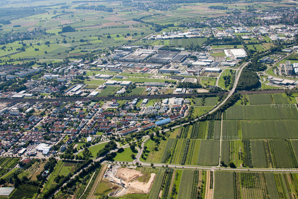 Luftbild: Industriegebiet mit Schäffler Automotive in Bühl im Bundesland Baden-Württemberg in Deutschland. Foto: IMG_31386.jpg vom 09.08.2010 durch Werner Riehm/FLY-FOTO.de