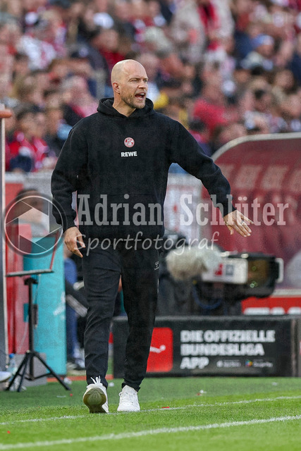 25.04.2026, GER, Fussball, Herren, 1. BL, Saison 2025/2026, 1. FC Köln - Bayer 04 Leverkusen | Trainer Rene Wagner gestikuliert, Gestik 