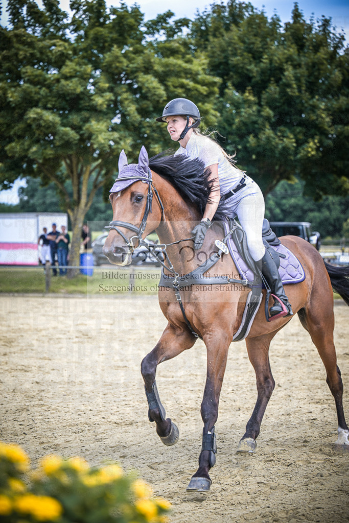 DOS_2845 | Entdecke hochwertige Reitturnierfotos von Foto Oger. Professionell, emotional und authentisch – jetzt Lieblingsmomente im Shop bestellen.Deutschlandweite Turnierfotografie. - Realisiert mit Pictrs.com