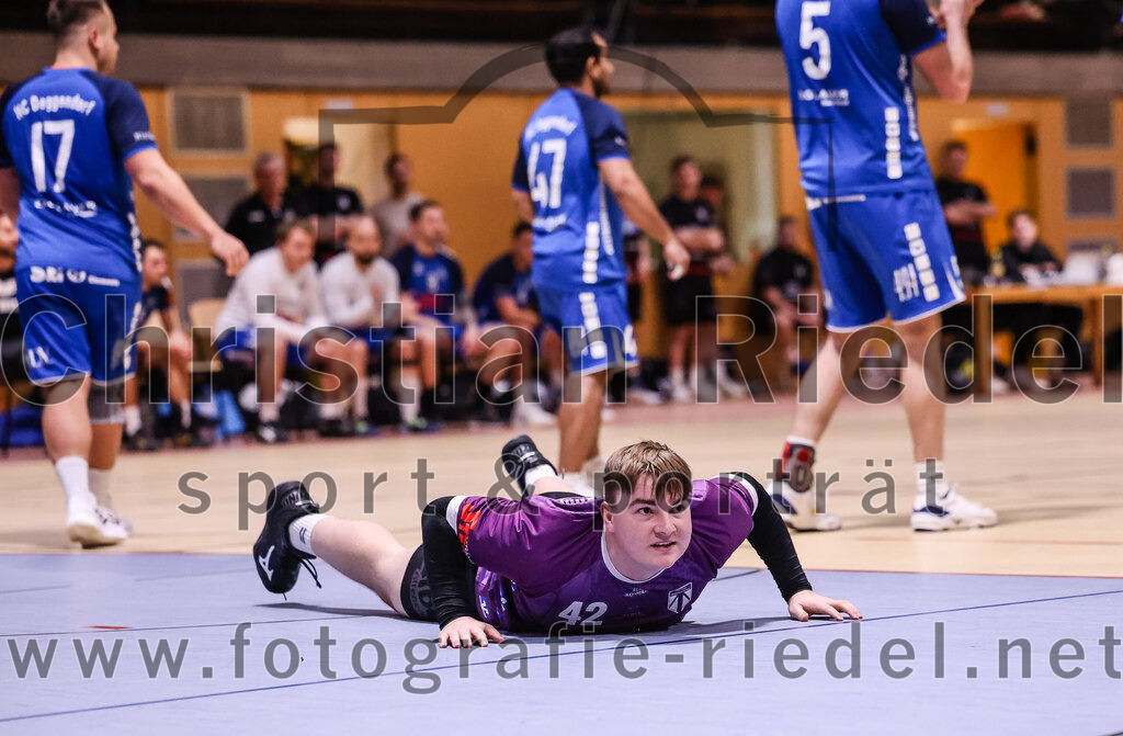 2024-11-09_055_SpVgg_Altenerding_II_gegen_HC_Deggendorf | Erding, Deutschland, 09.11.2024:Handball, Bezirksliga Männer Ost 2024 / 2025, 4. Spieltag, SpVgg Altenerding II gegen HC Deggendorf, Endergebnis: 25:24Foto: Christian Riedel / fotografie-riedel.net