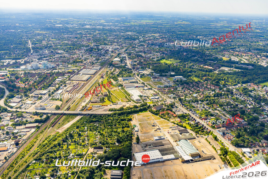 Luftaufnahme der Stadt Neumünster - Die Luftaufnahme wurde 2025 vom UL-Flugzeug heraus erstellt ( keine Drohne ) - Hochauflösende Luftaufnahme - für professionelle Ausdrucke geeignet. Die Geschenkidee !Hier alle&nbsp;Infos zur Lizenzierung der LuftaufnahmeWir fliegen auch dieses Jahr wieder in Ihre Region um Luftbilder zu erstellen.- Luftbild anfragen