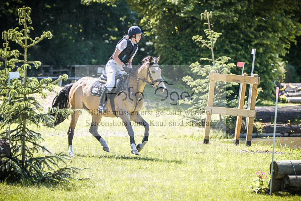 DOS_3709 | Entdecke hochwertige Reitturnierfotos von Foto Oger. Professionell, emotional und authentisch – jetzt Lieblingsmomente im Shop bestellen.Deutschlandweite Turnierfotografie. - Realisiert mit Pictrs.com