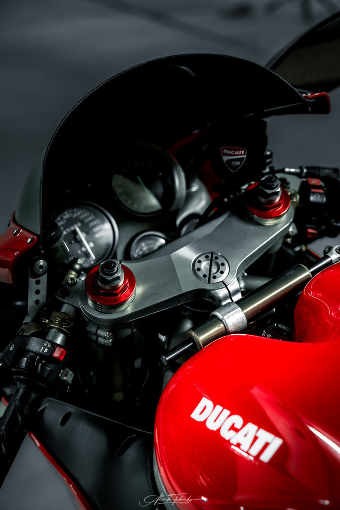 Ducati 996 | Entdecken Sie die faszinierende Welt von Alexander Tschuncky Arts: Kreative Fotografie, atemberaubende Automobilkunst und hochwertiger Bilderdruck. Lassen Sie sich inspirieren! - Realisiert mit Pictrs.com