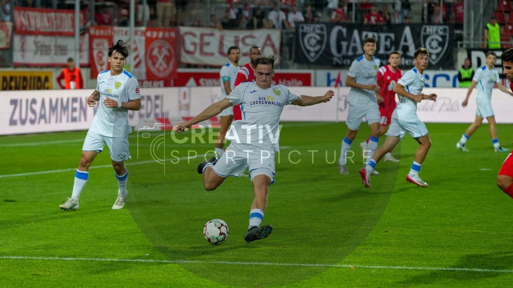 Fußball, Herren, Saison 2025/2026, Regionalliga Nordost, 5. Spieltag, Hallescher FC vs. FSV 63 Luckenwalde, Dienstag 26.08.2025, Leuna-Chemie-Stadion Halle, | Fußball, Herren, Saison 2025/2026, Regionalliga Nordost, 5. Spieltag, Hallescher FC vs. FSV 63 Luckenwalde, Dienstag 26.08.2025, Leuna-Chemie-Stadion Halle, Im Bild: Simon Gollnack (Luckenwalde) - Realisiert mit Pictrs.com