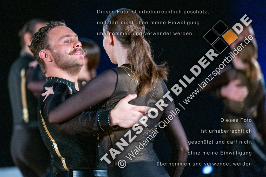 20250503-00439 | Hier finden Sie Tanz Bilder vom Latein und Standard Formationen tanzen. Sportbilder vom Tanzsport. Schöne Fotos und von Weltmeisterschaft, Europameisterschaft, Bundesliga, Regionalliga, Oberliga und Landesliga sowie von GOC Stuttgart, DanceComp, WM Bremen