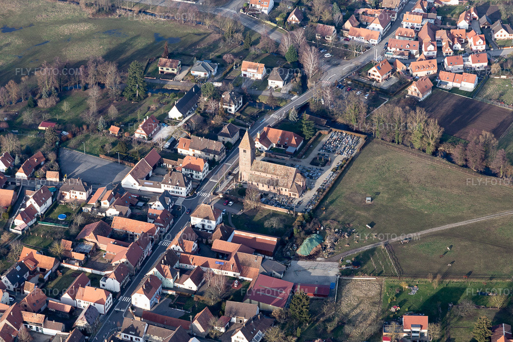 Aerial view: Church building of St. Ulrich in the town centre in Altenstadt in the district Altenstadt in Wissembourg in the state Bas-Rhin, France. – Photo: IMG_112584.jpg taken on 02/05/2019 by Werner Riehm/FLY-FOTO.com – Resolution of the original: 5472 x 3648 px