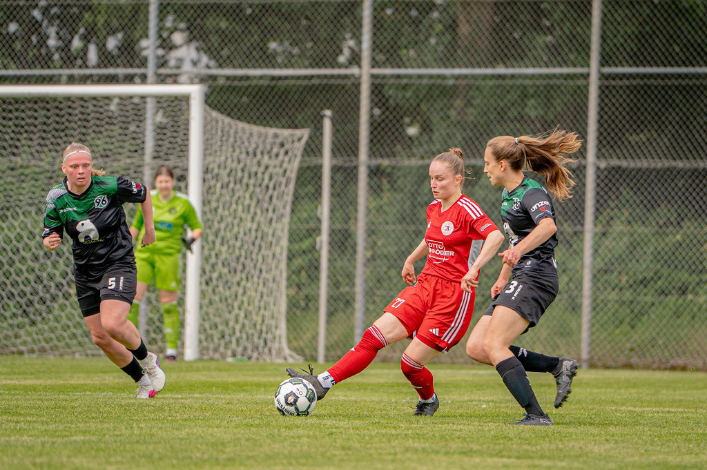 Fußball I Frauen I Saison 2025-2026 I Niedersachsen-Pokal I Finale I FC Jesteburg-Bendestorf - Hannover 96 I 22377 | jns.sportfotos - Realisiert mit Pictrs.com