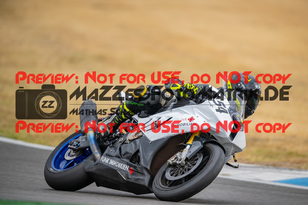 MaZZes-Fotomatrix-20260809-585630 | R1