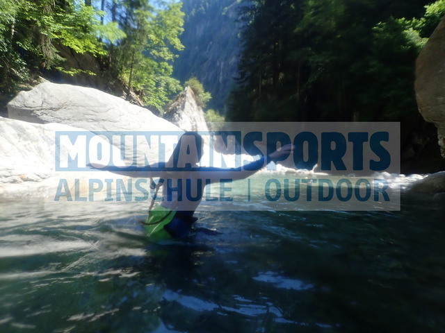 P1050249 | Bestelle die Bilder deines Berg- oder Wasser-Abenteuers mit Mountain Sports bequem von zu Hause aus direkt über unseren Online Fotoshop von pictrs.com. - Realisiert mit Pictrs.com