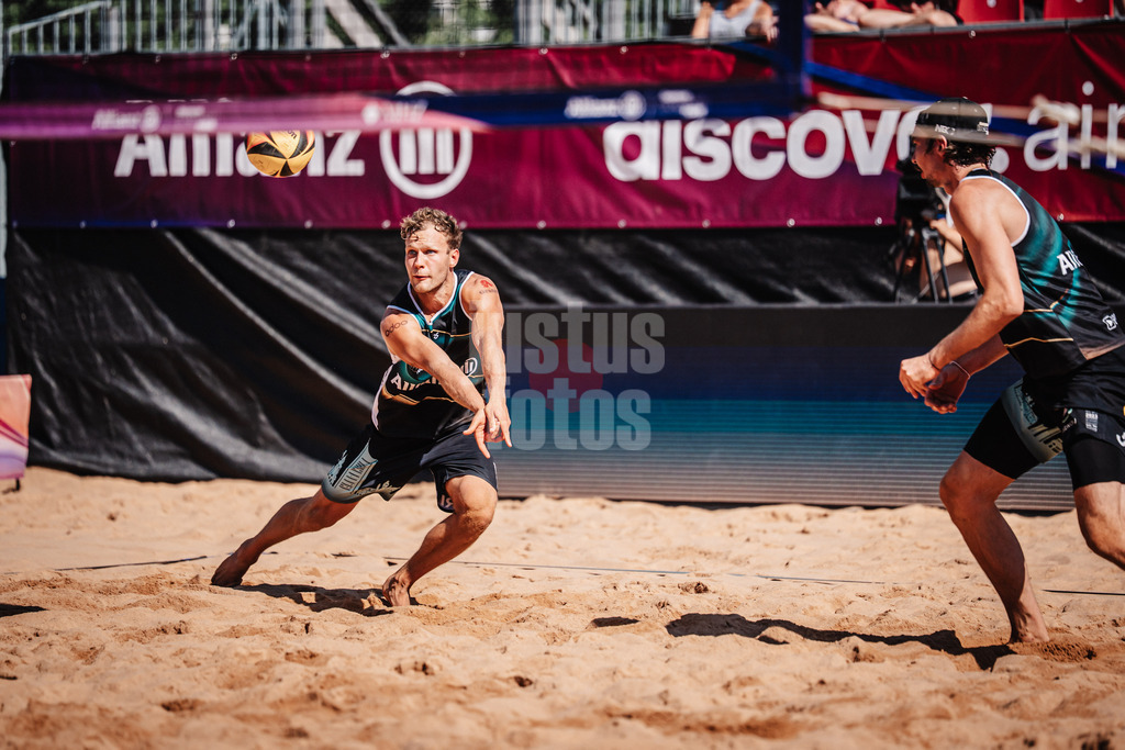 Beachvolleyball | Männer | Allianz German Beach Tour 2025 | Tourstop München | 05.07.2025 | Eric Stadie-Seeber nimmt den Ball an