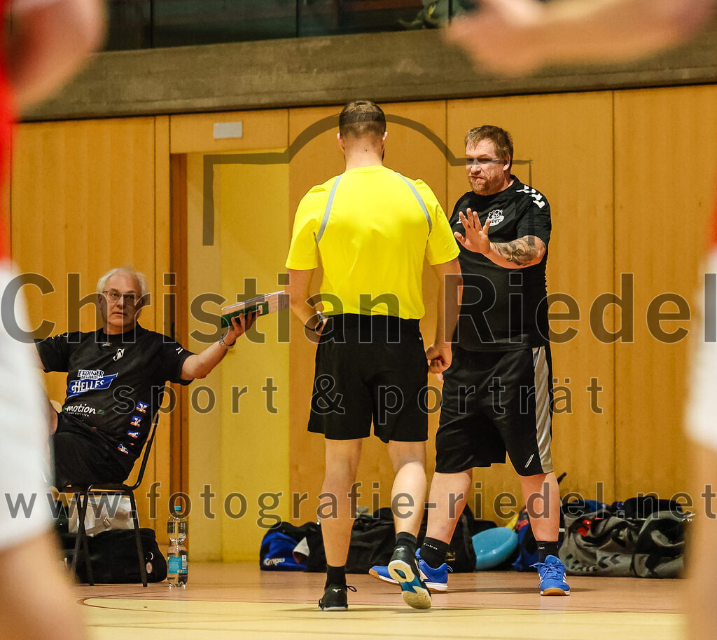 2024-10-20_025_SpVgg_Altenerding_II_gegen_TSV_Taufkirchen-Vils | Erding, Deutschland, 20.10.2024:Handball, Bezirksliga Männer Ost 2024 / 2025, 3. Spieltag, SpVgg Altenerding II gegen TSV Taufkirchen/Vils, Endergebnis: 15:20Trainer Frank Sullivan (SpVgg Altenerding)Foto: Christian Riedel / fotografie-riedel.net