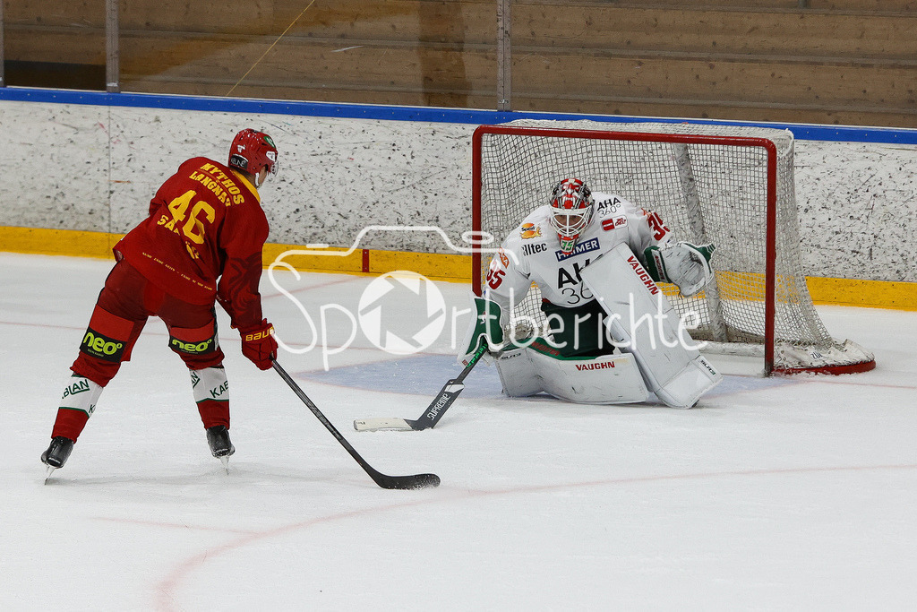 SC Langnau Tigers - Augsburger Panther | Markus KeLLER (AEV #35)  kann den Penalty von Vili SAARIJAERVI (SCL #46) nicht halten