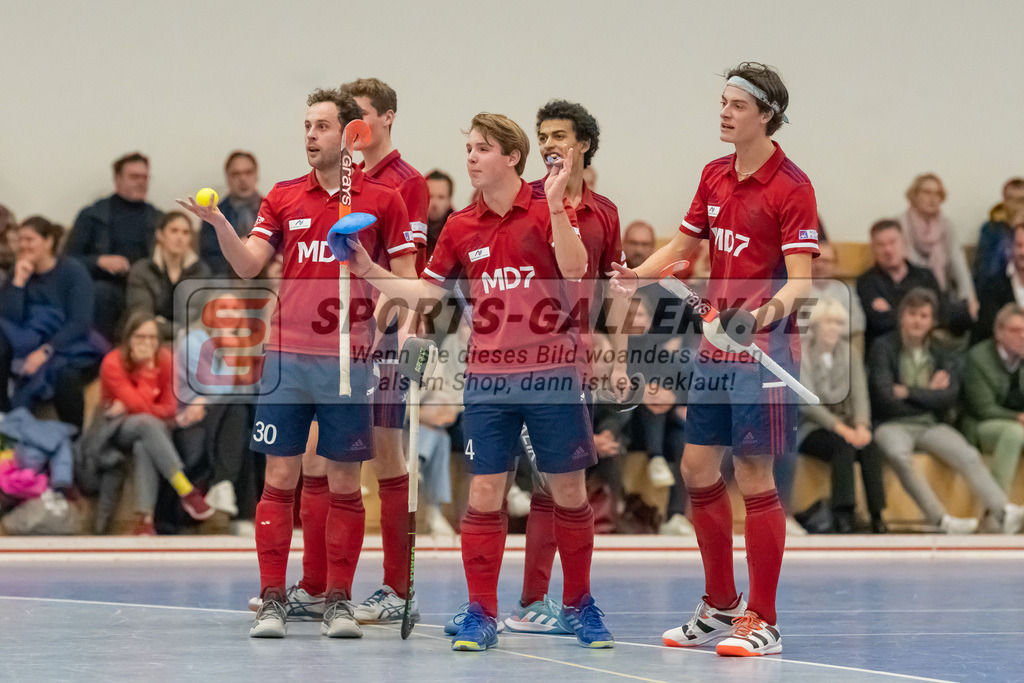 HK_20230107_102330 | 1. Bundesliga ( Halle ) Herren Düsseldorfer HC -  Crefelder HTC am 7.1.2023 Düsseldorfer HC, Düsseldorf , Schmidt Bernhard ( Düsseldorfer HC #30 ) , Cofalla Jonas ( Düsseldorfer HC #4 ) , Hartkopf Lasse ( Düsseldorfer HC #6 )