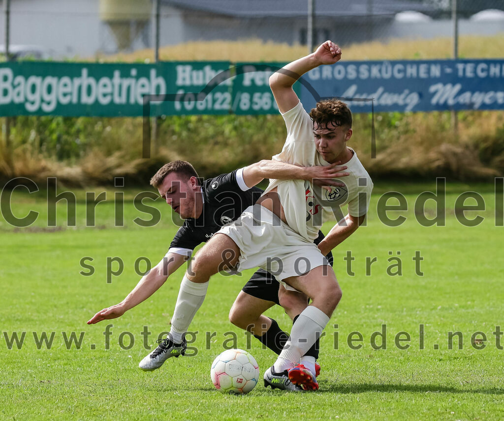 2023-07-02_106_SV_Walpertskirchen_gegen_FC_Herzogstadt | Walpertskirchen, Deutschland, 02.07.2023:
Fußball, Kreisliga 2023 / 2024, Testspiel, SV Walpertskirchen gegen FC Herzogstadt, Endergebnis: 

Daniel Karamatic (FC Herzogstadt, #10), Stefan Pfanzelt (SV Walpertskirchen, #24)

Foto: Christian Riedel / fotografie-riedel.net