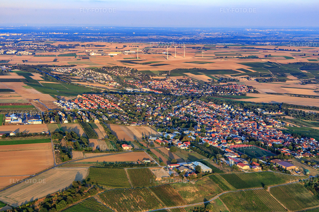 Luftbild: Ortsansicht von Westen in Ober-Olm im Bundesland Rheinland-Pfalz in Deutschland. Foto: IMG_094707.jpg vom 21.09.2016 durch Werner Riehm/FLY-FOTO.de