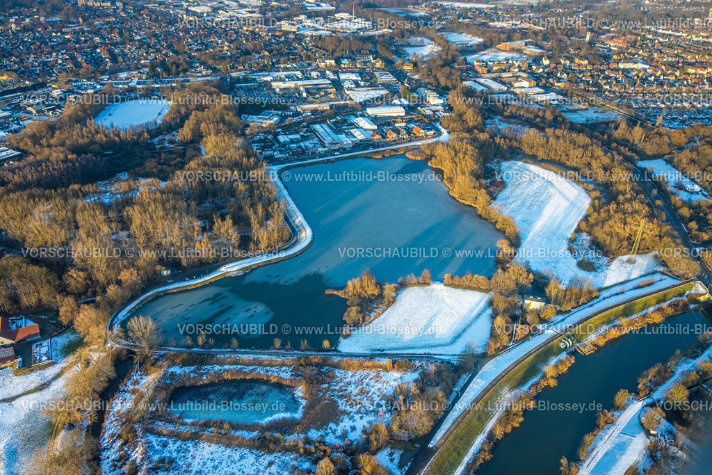 Hamm260106128 | Luftbild, Radbodsee in Winterlandschaft mit braungefärbten Bäumen, Gewerbegebiet Römerstraße, Sportplatz an der Hüserstraße, Bockum-Hövel, Hamm, Ruhrgebiet, Nordrhein-Westfalen, Deutschland