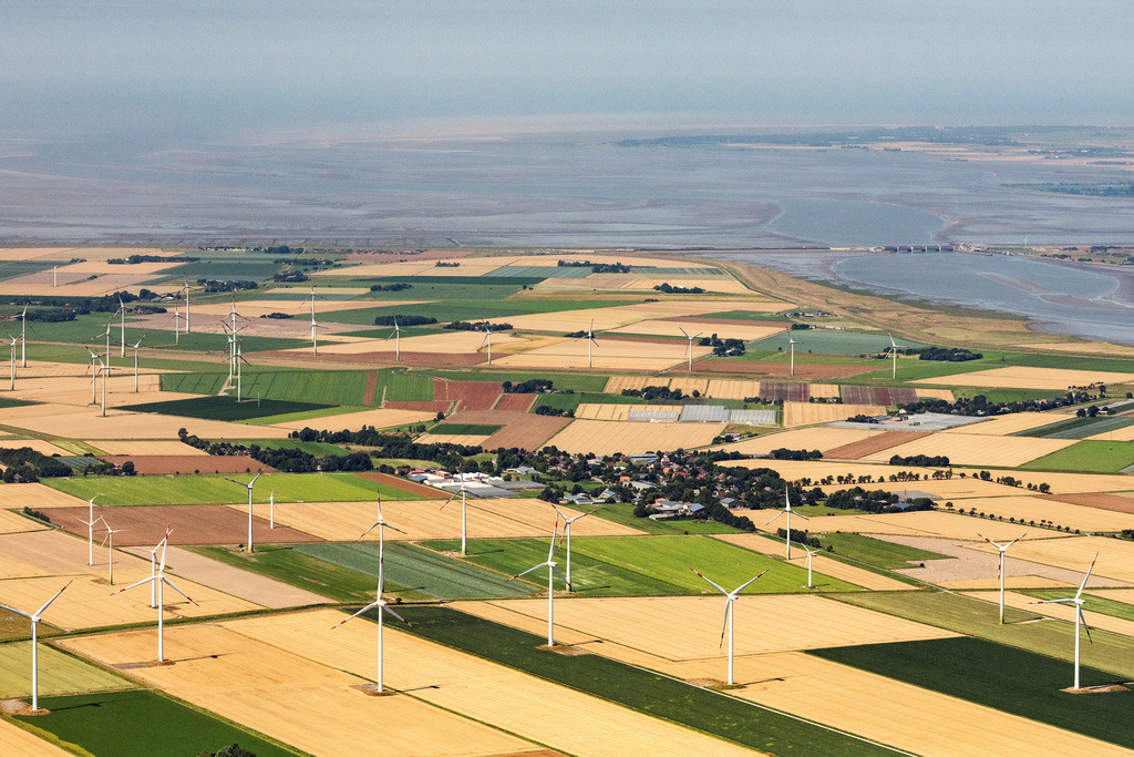 dr__0038763.jpg | TIEBENSEE 23.07.2019 Strukturen auf landwirtschaftlichen Feldern in Tiebensee im Bundesland Schleswig-Holstein, Deutschland. // Structures on agricultural fields in Tiebensee in the state Schleswig-Holstein, Germany. Foto: Daniel Reiter