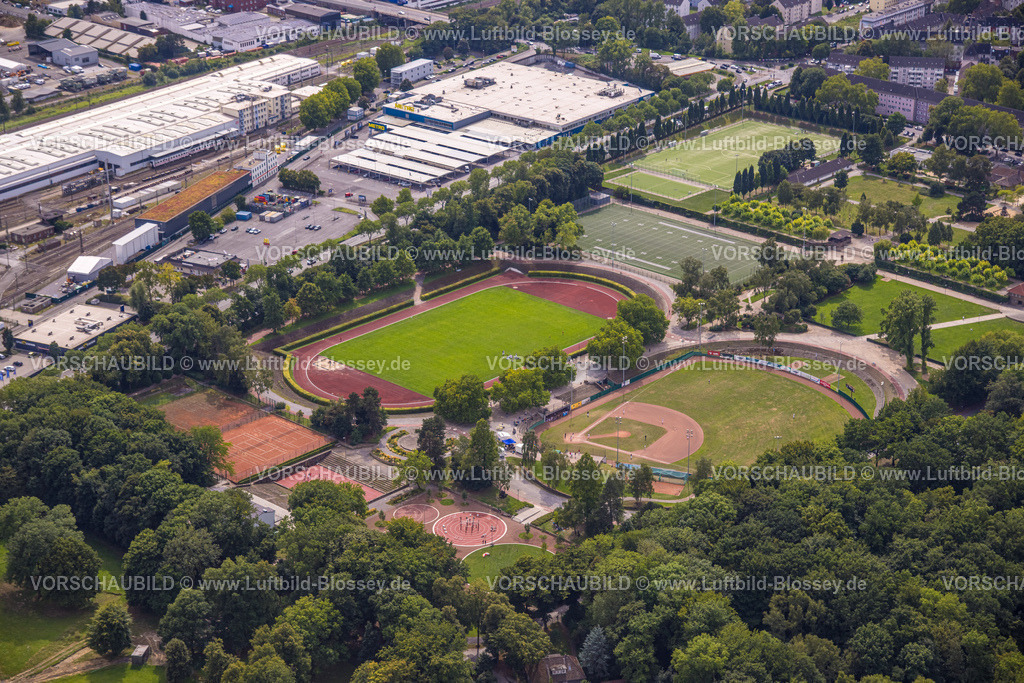 Dortmund250803789 | Luftbild, Hoeschpark Fußballstadion Sportplatz und Dortmund-Wanderers e.V. Baseballplatz, Sportplatz 1. Dortmunder Footballclub Dortmund 1980 "Giants" e.V., Tennisplätze und Calisthenics Turnbar kreisrunde Plätze, Outdoor Trainingsgeräte, Borsigplatz, Dortmund, Ruhrgebiet, Nordrhein-Westfalen, Deutschland