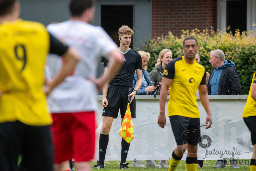 1. FC Ohmstede-SVE Wiefelstede | Herren Kreispokalfinale Jade-Weser-Hunte; 1.FC Ohmestede (gelb) - SVE Wiefelstede (weiß) am 16.06.2024; in Obenstrohe (Plaggenkrugstraße), Photo: Philip Eiben 2024 - Realisiert mit Pictrs.com