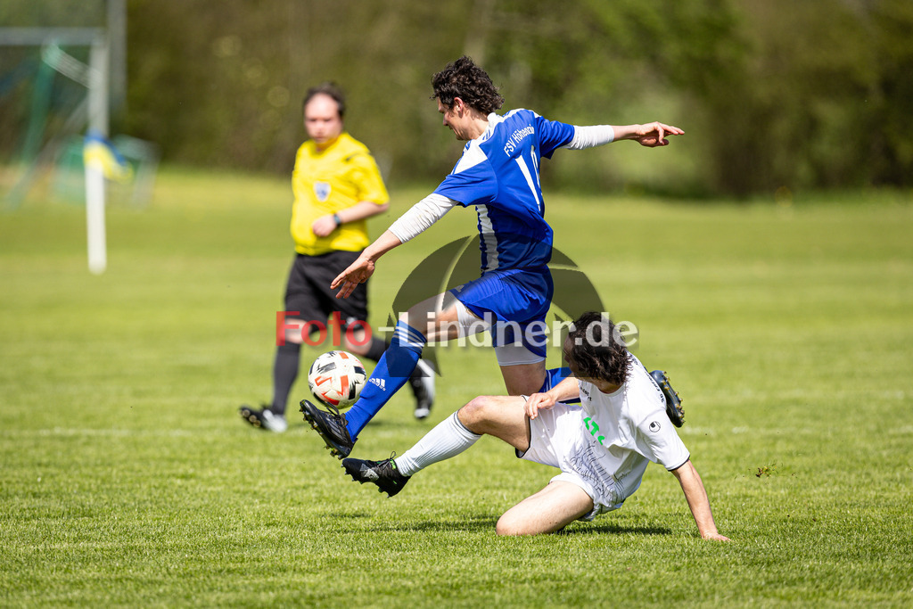 SG SV Eberfing/SV Söchering gegen FSV Höhenrain II | Fußball Herren A-Klasse Gruppe 5 Zugspitze 2025/26 21. Spieltag, SG SV Eberfing/SV Söchering gegen FSV Höhenrain II, 20260426,Zweikampf,2026-04-26 in 82395 Obersöchering (Sportplatz Obersöchering, Platz 1, Sportanger), Tim CLOSS (FSV Höhenrain II 10), Sebastian MOCK (SG SV Eberfing/SV Söchering 11)Copyright: WolfgangxLindner www.foto-lindner.de