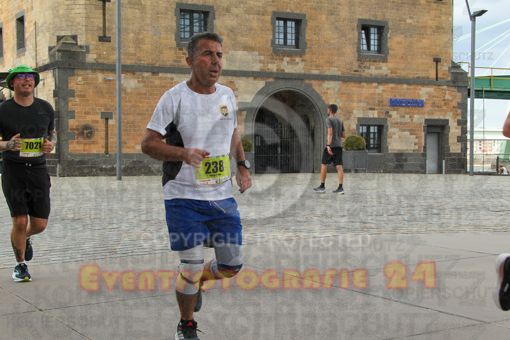 250920_1524_EV4_8703 | Sportfotografie im Rhein-Sieg Kreis, Köln, Bonn, NRW, Rheinland Pfalz, Hessen, etc. Unser Tätigkeitsfeld umfasst den Laufsport vom Volkslauf über den Marathon, Duathlon, Triathon bis zum Ultralauf wie Kölnpfad Ultra oder Schindertrail.